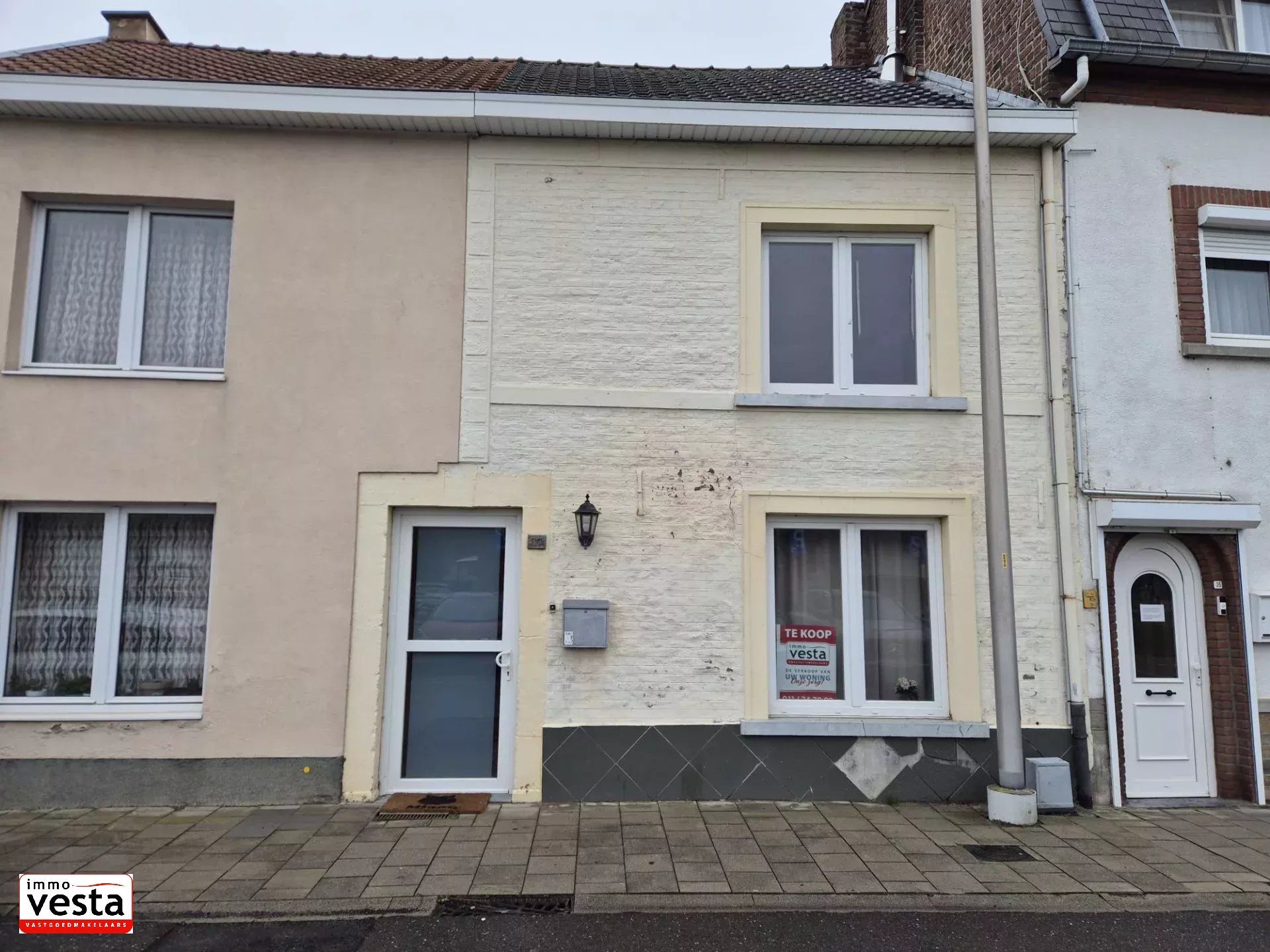 Instapklare woning aan de stadsrand van Sint-Truiden foto {{pictureIndex}}