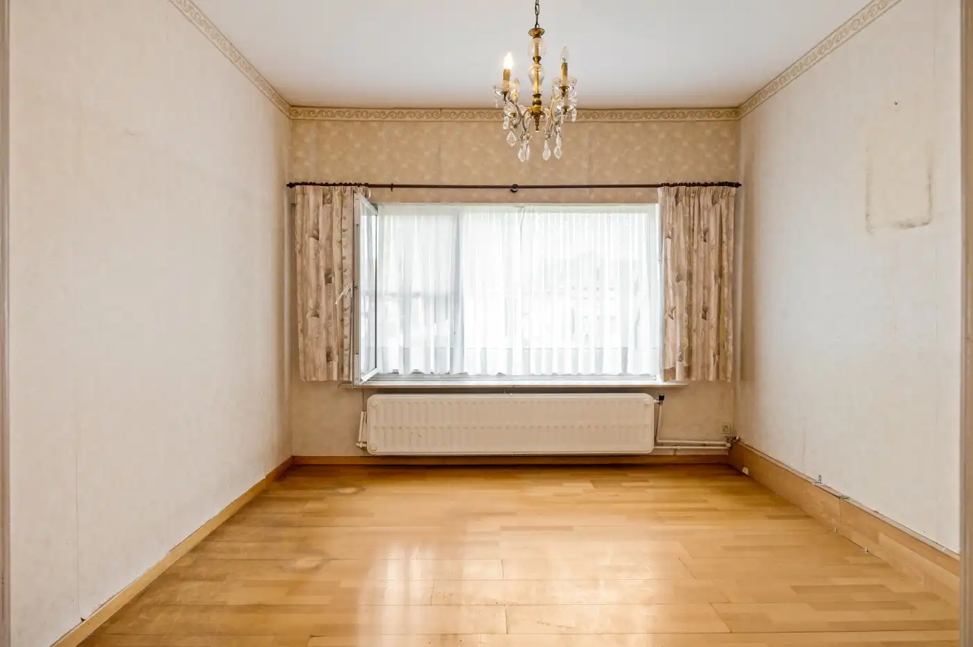 Te renoveren woning met 2 slpk., dubbele garage en tuin foto 15