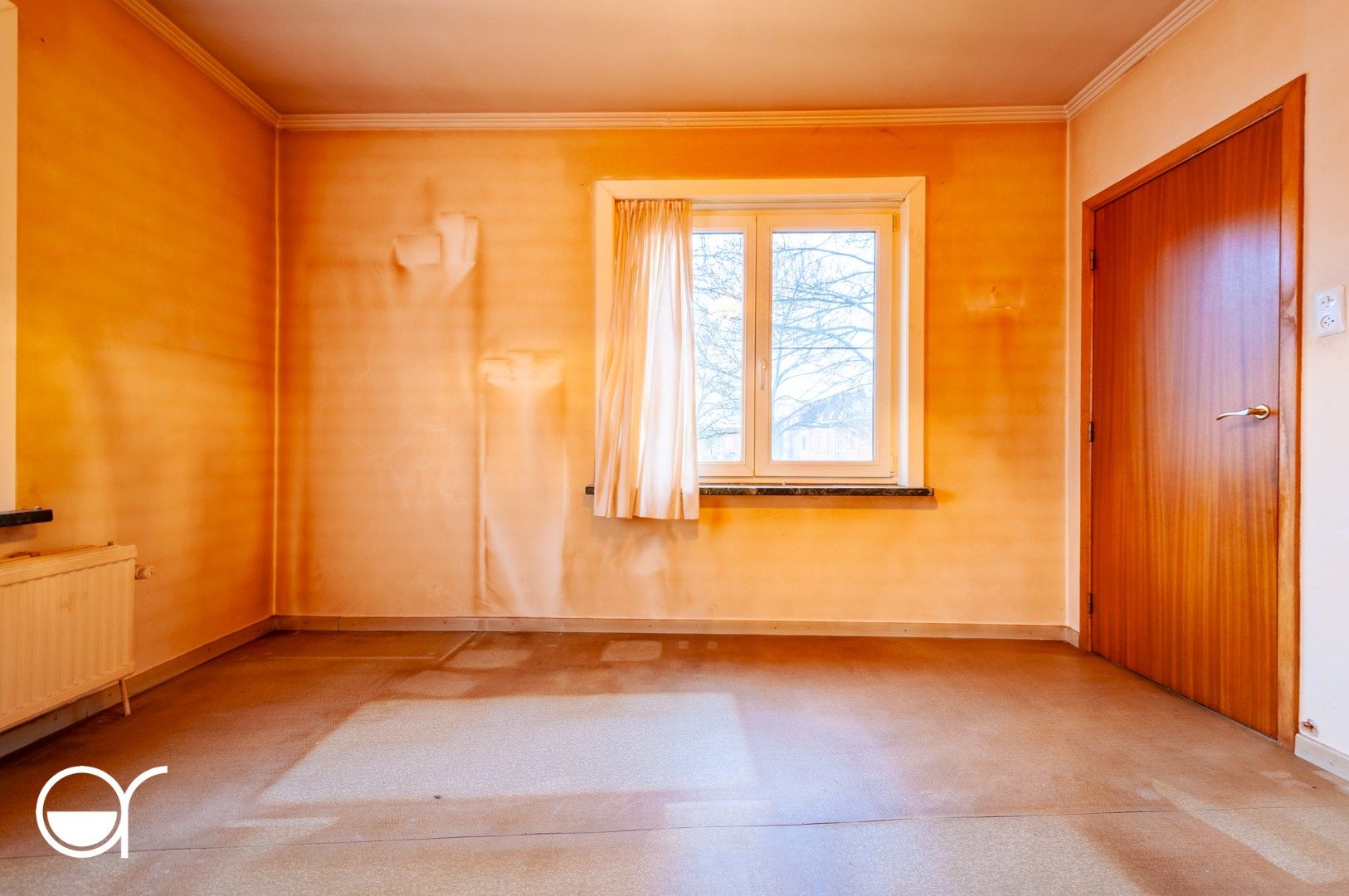 Op te frissen halfopen bebouwing met 5 garages in Mariakerke foto 18