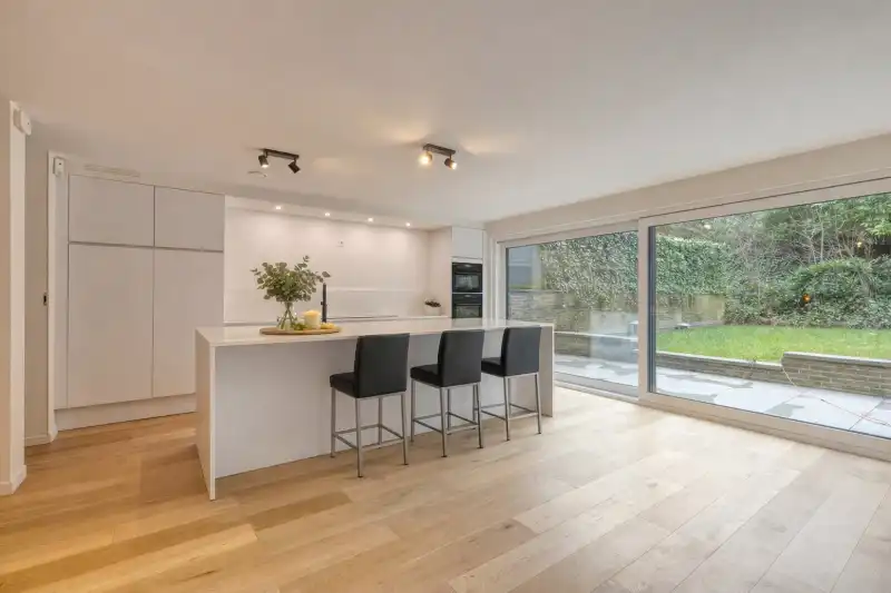 Ruim en zorgeloos wonen in dit gelijkvloers appartement met tuin. foto 5