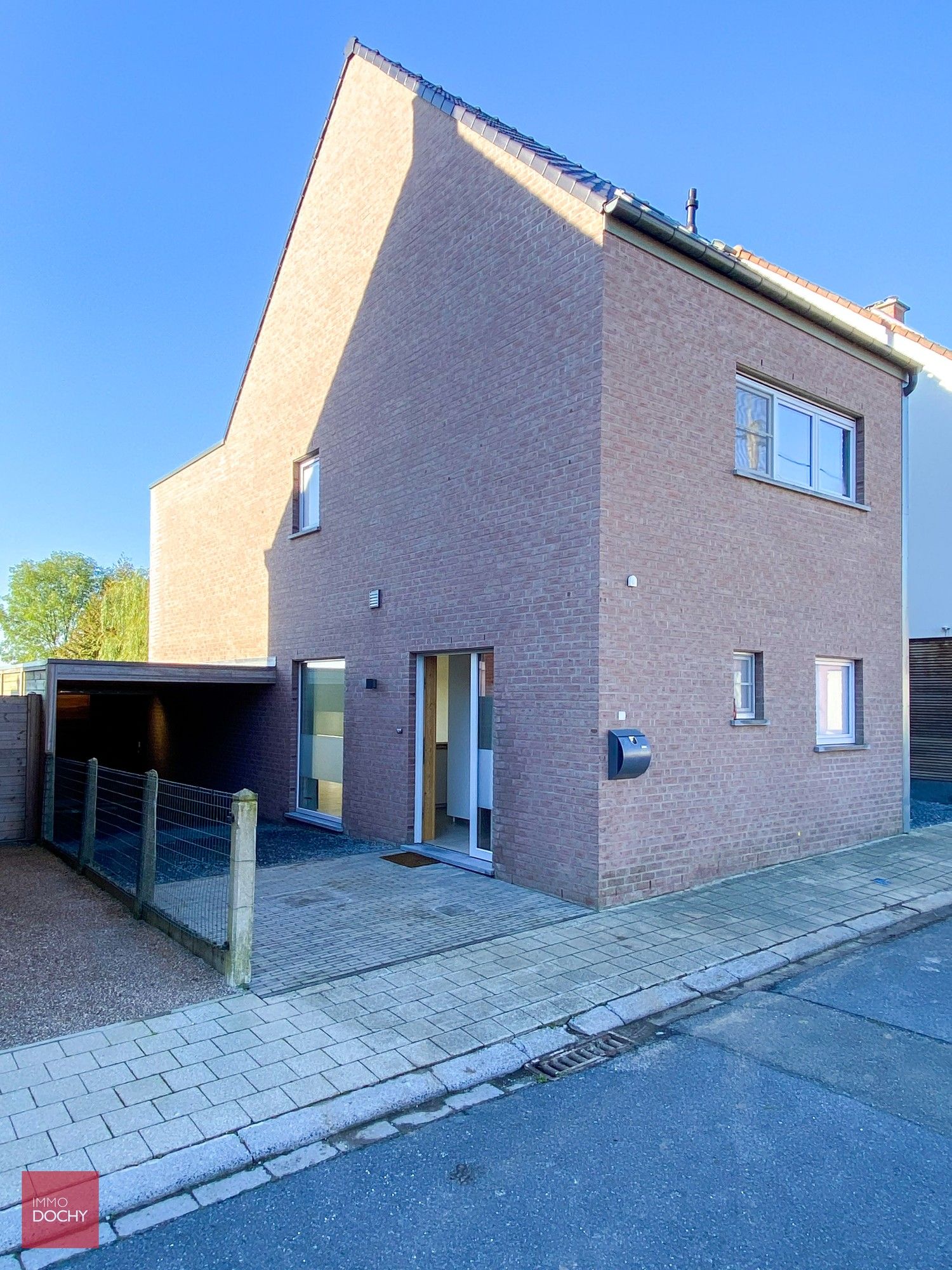 Centraal gelegen recente woning met landelijk verzicht | Oudstrijderssstraat foto {{pictureIndex}}