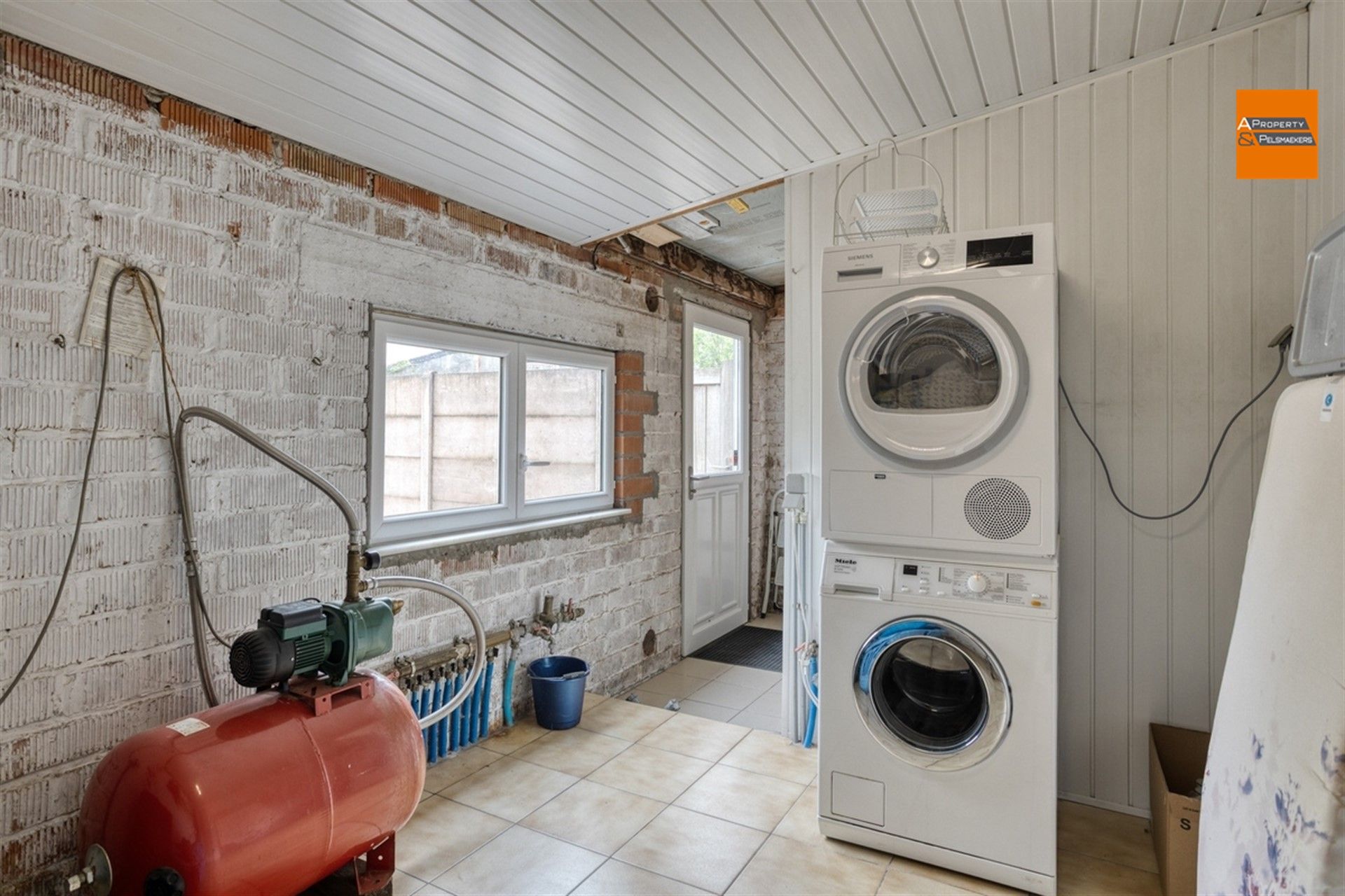 Gerenoveerde woning met ruime tuin foto 12