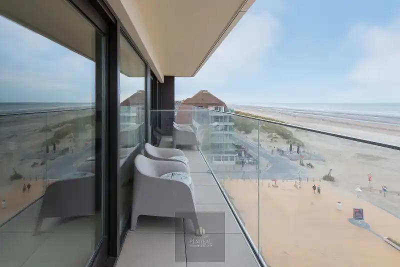 Ruim doorloop-appartement met 2 slaapkamers in de vernieuwde residentie Scorpio op de zeedijk te Nieuwpoort-Bad. foto 3