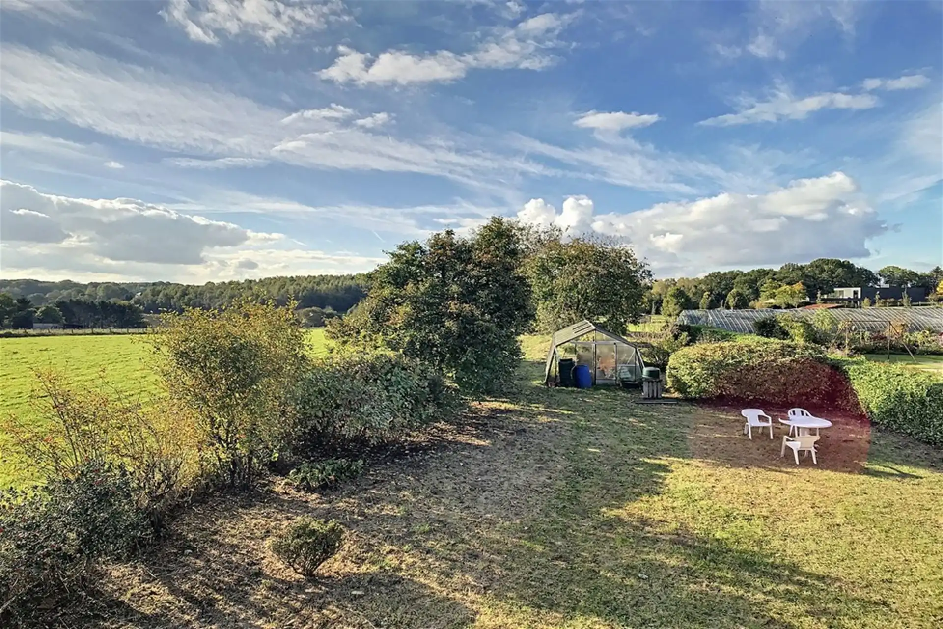 Gerenoveerde en rustig gelegen villa  foto 25