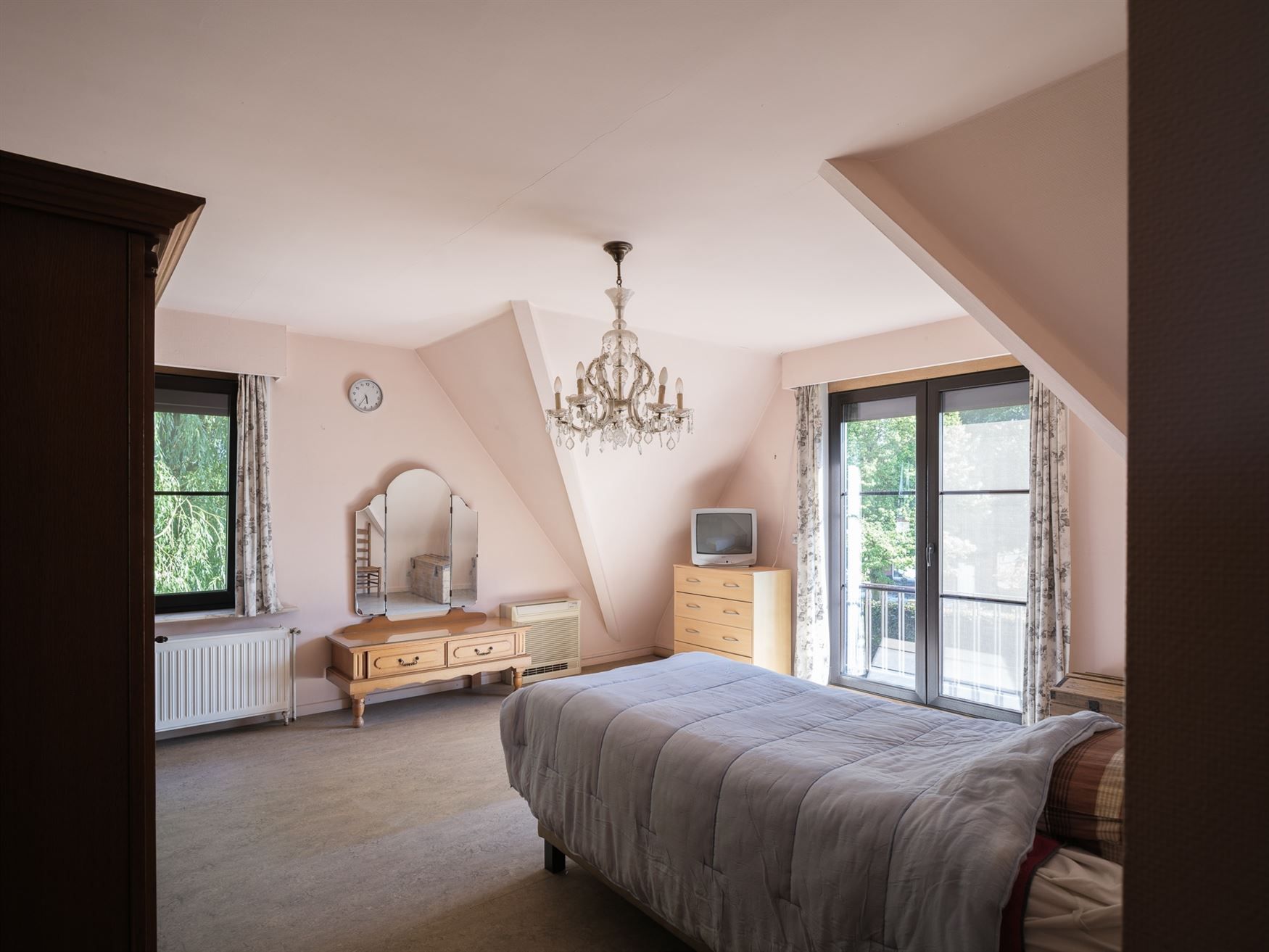 Op te frissen villa met karakter en potentieel foto 16