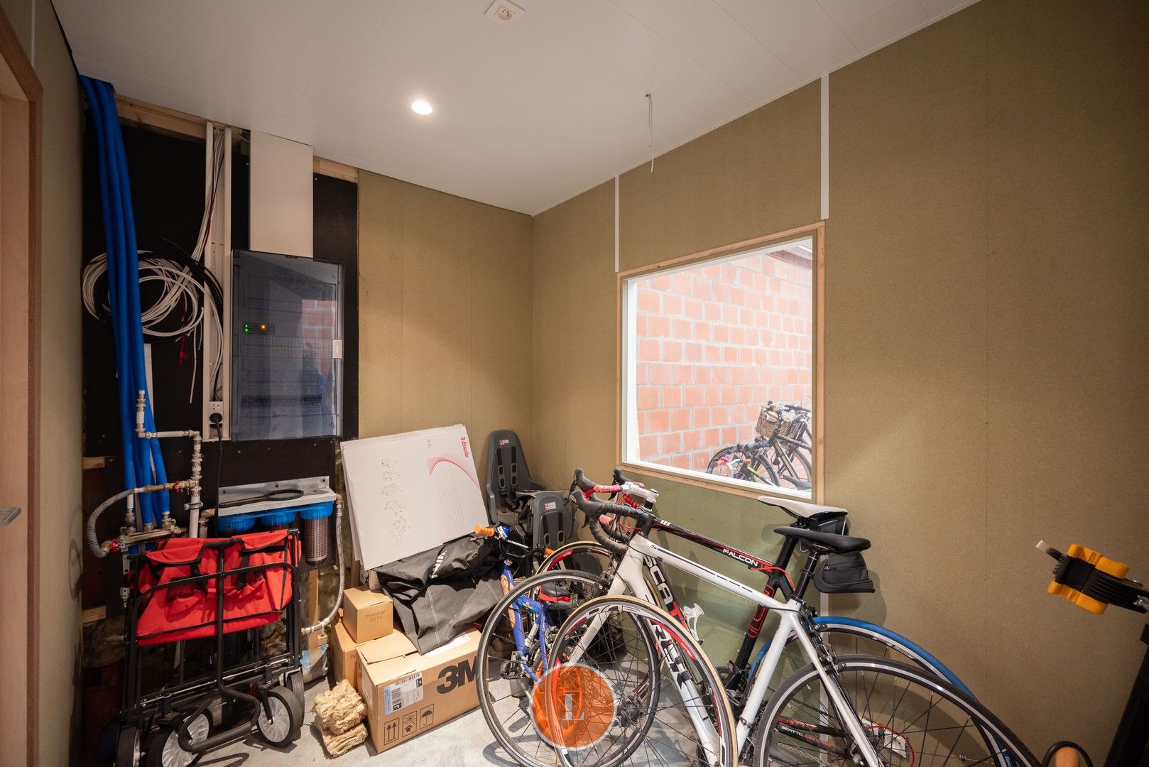 Gerenoveerde woning met loods (100m²) te koop in Menen foto 23