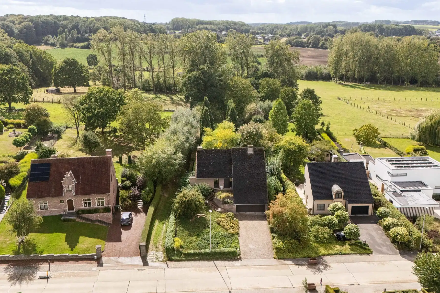 Ruime villa op perceel van 31a met gunstig uitzicht foto 2