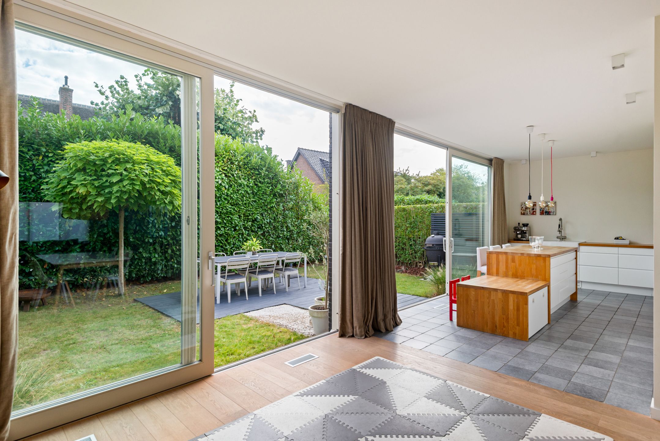 Mooie en ruime  halfopen woning op toplocatie foto 5