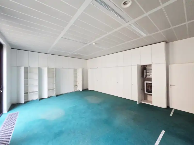 Kantoorgebouw te huur foto 8