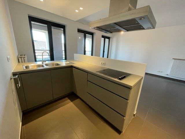 Modern appartement met 2 terrassen en parkeerplaats foto 4