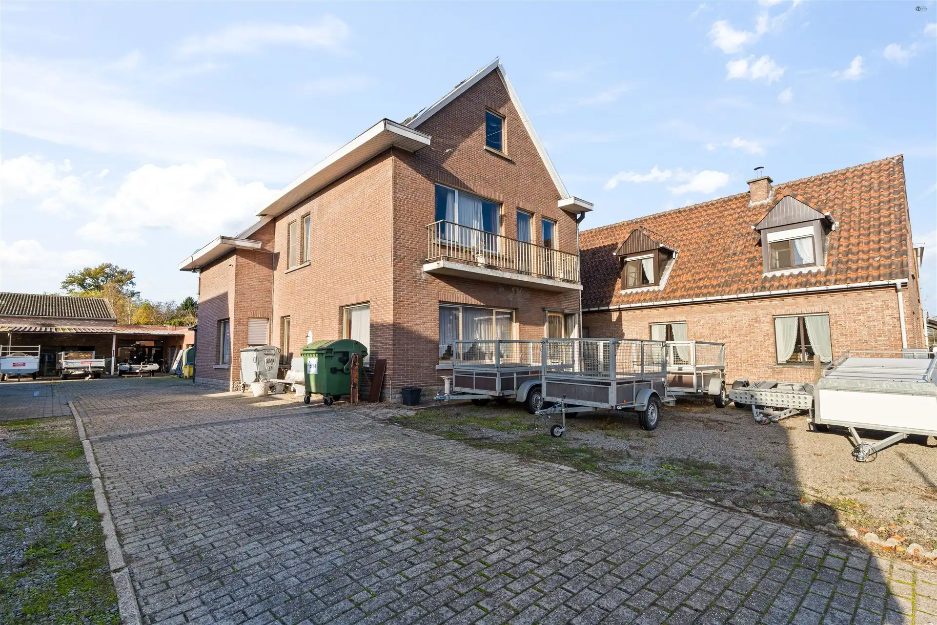 Grote grond met 2 woningen en magazijn van 700m² foto 26