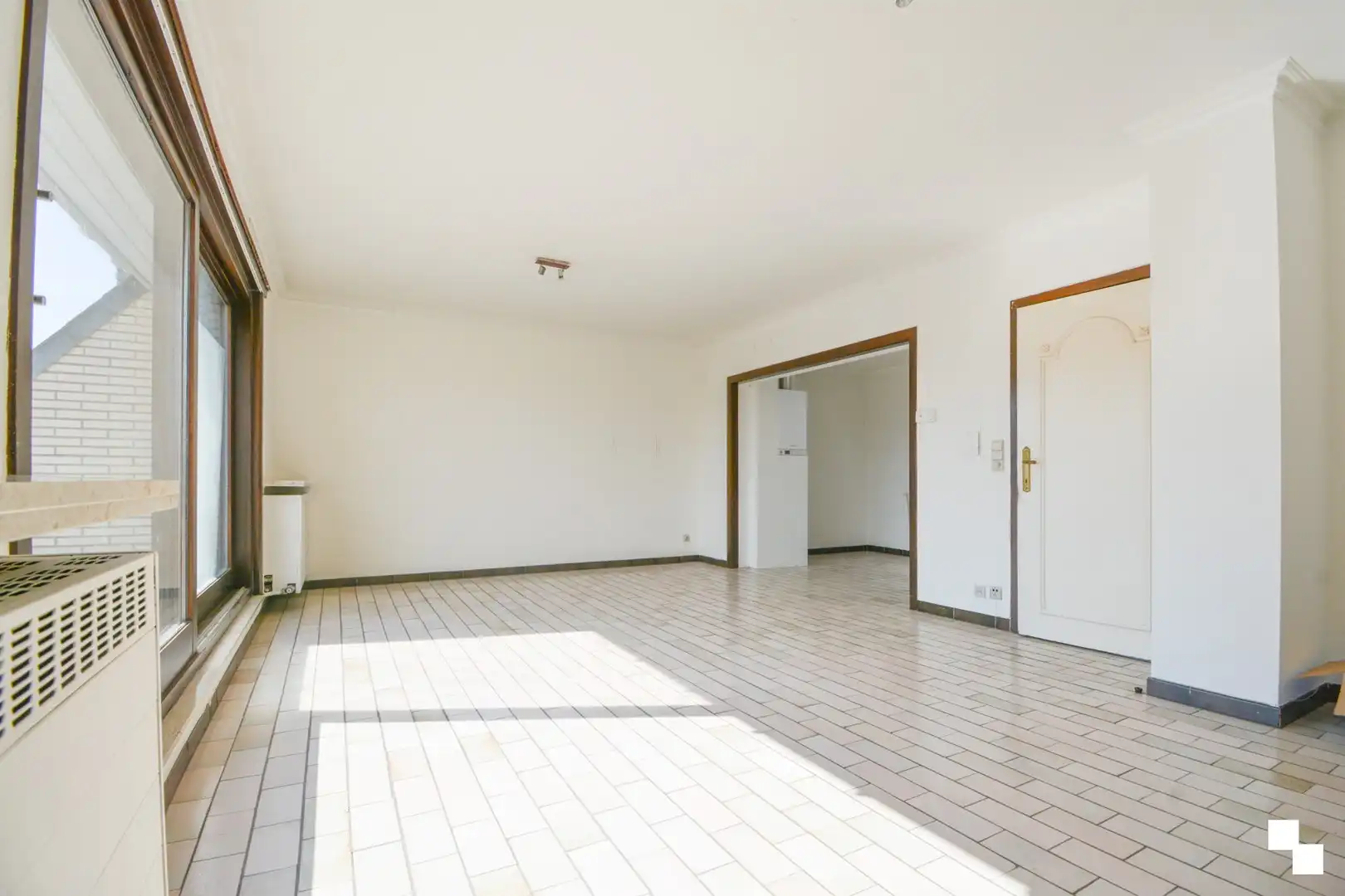 Lichtrijk tweeslaapkamer appartement met garage. foto 5