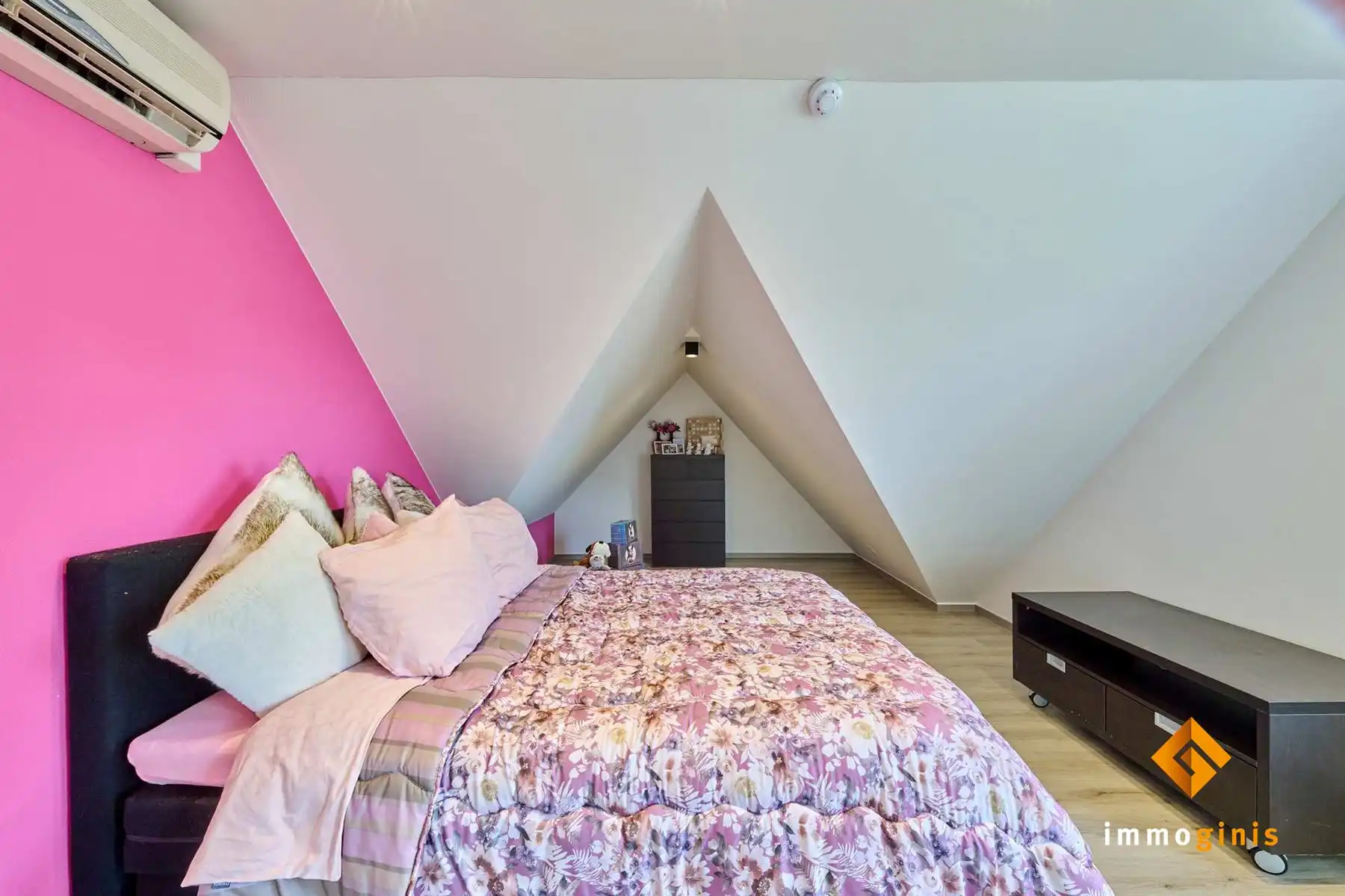 Luxueuze woning met 3 tot 5 slaapkamers en zéér grote, vrijstaande garage op een mooi perceel van 9a60ca. foto 19