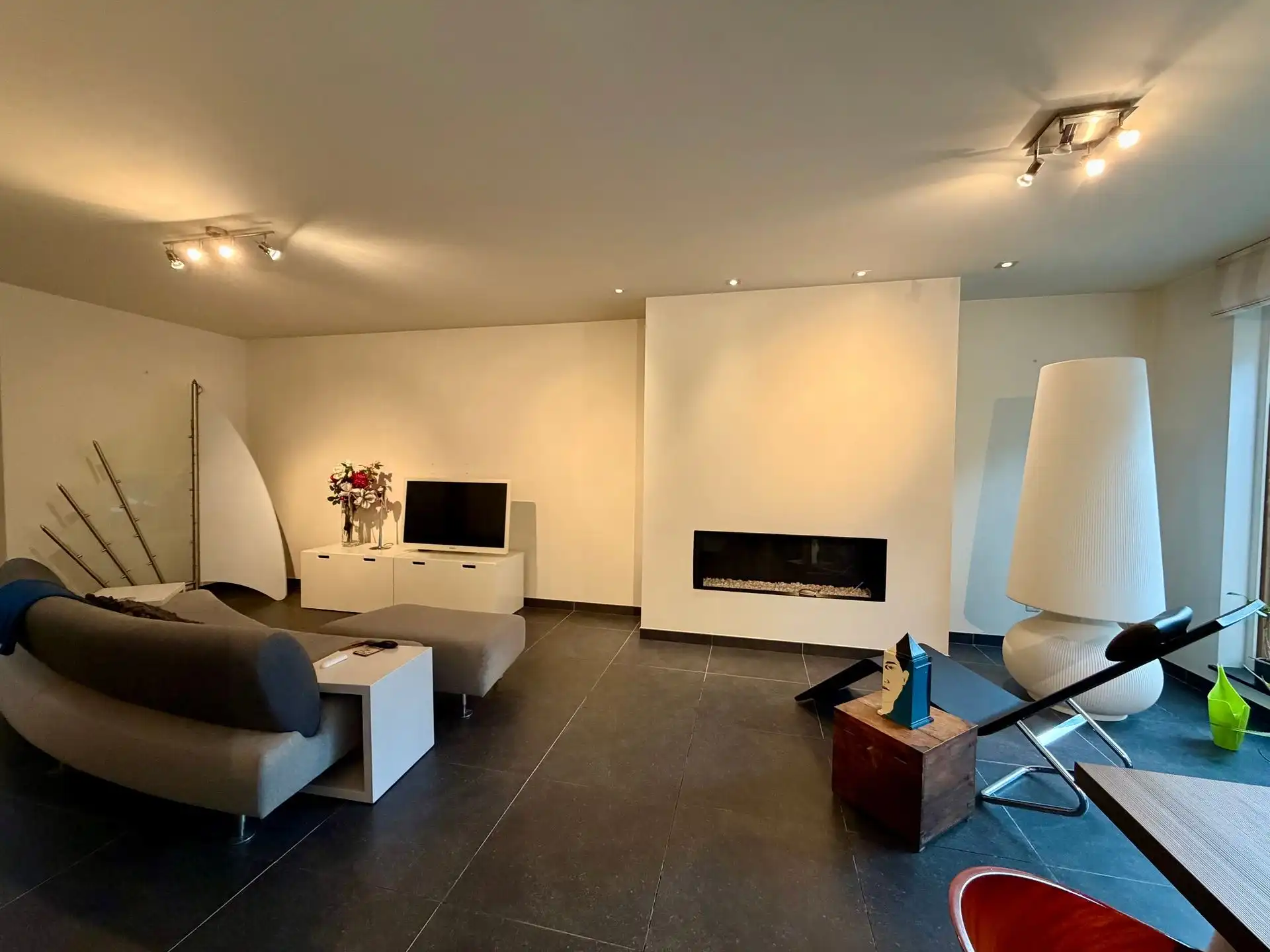 Ruim wonen op een toplocatie in Lanklaar met alle comfort, 2 terrassen en garagebox inbegrepen. foto 5