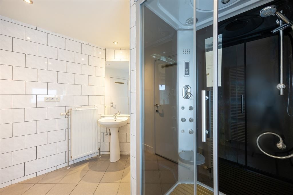 Herenwoning met 6 slaapkamers, tuintje en grote kelder foto 16