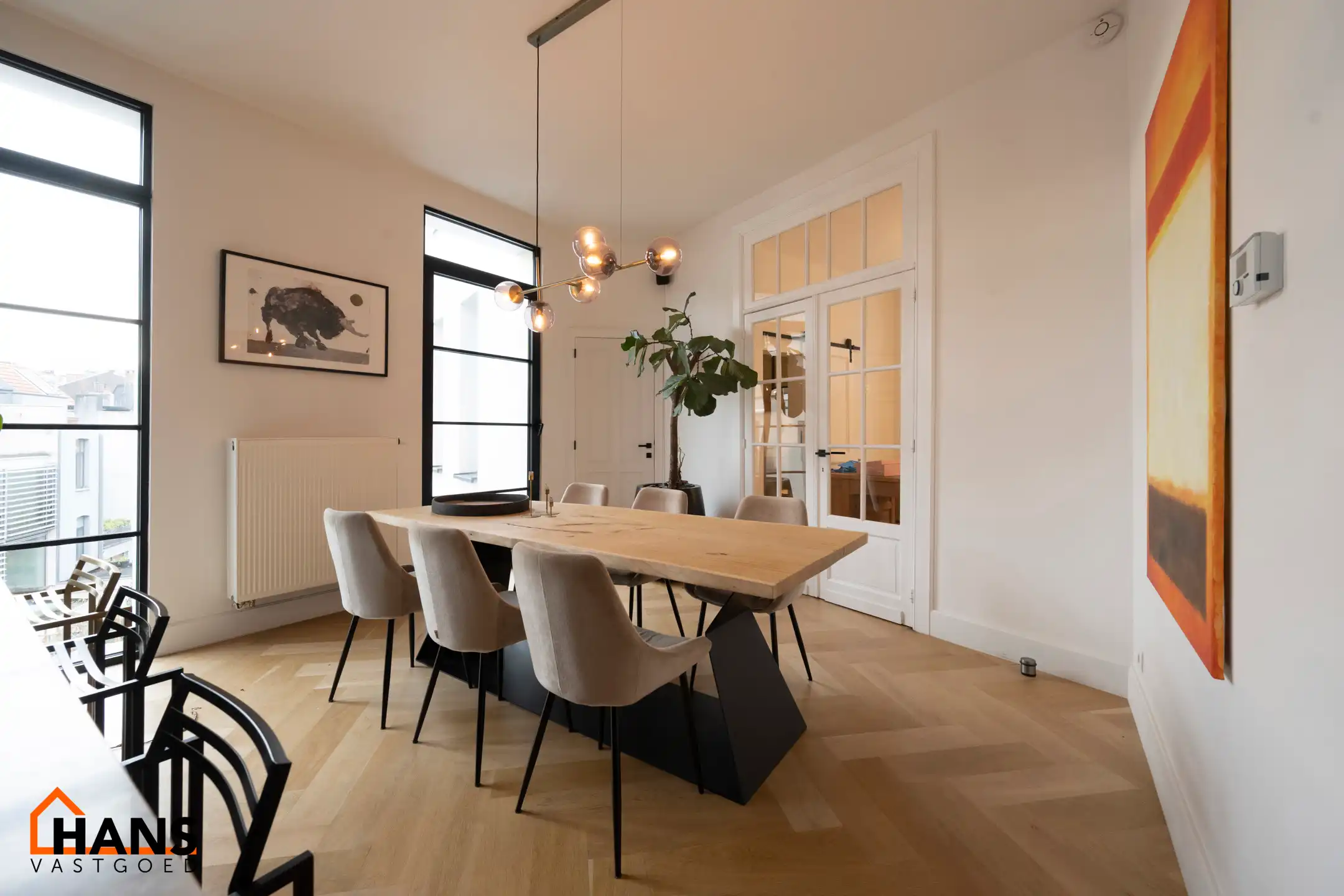 Ruim appartement in charmant gebouw. foto 14