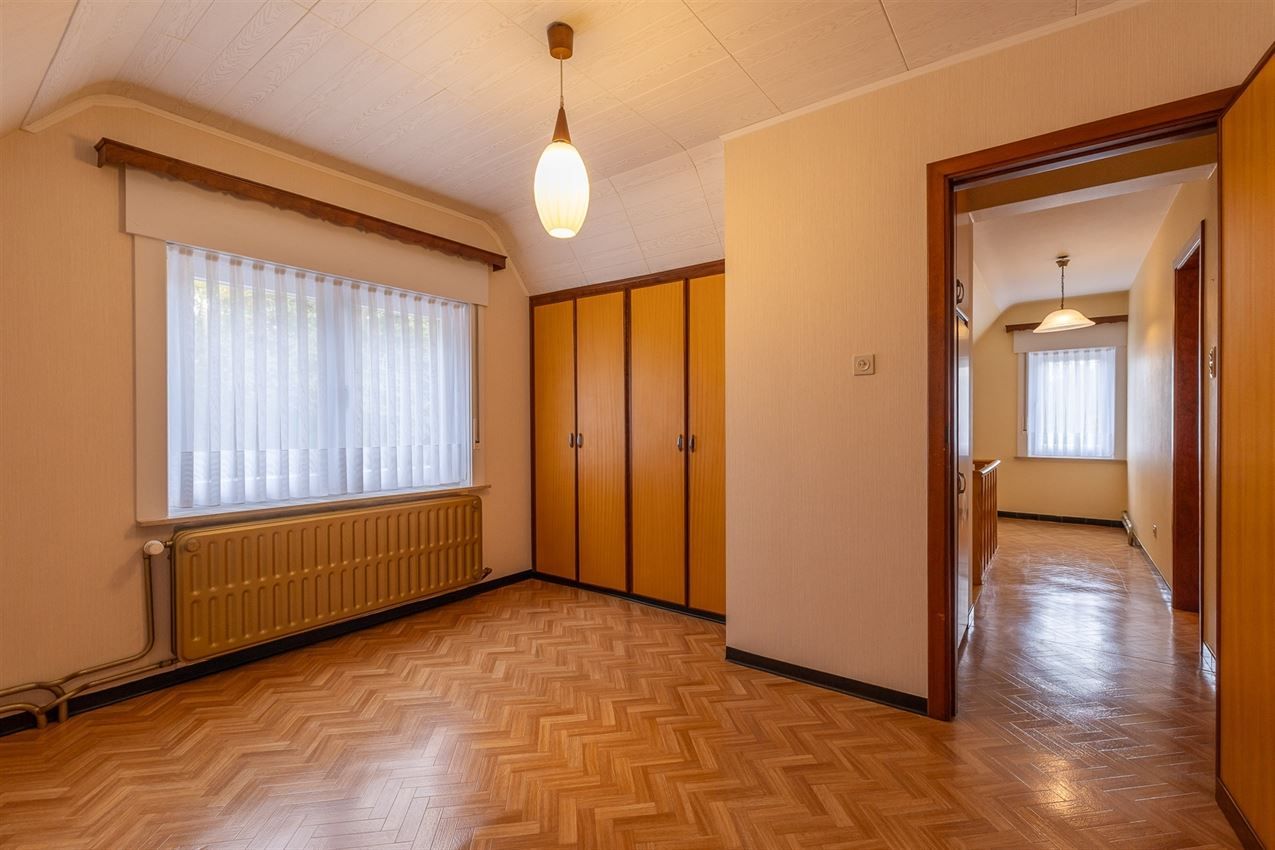 Temidden van agrarisch gebied, grenzend aan bos foto 47