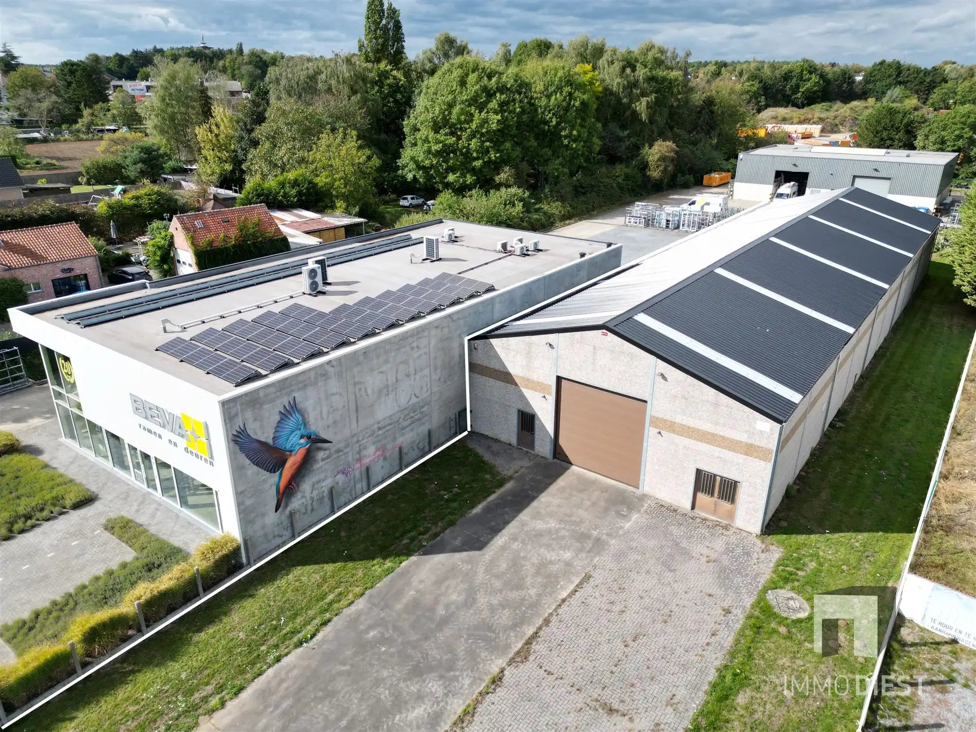 Magazijn met bureel en parking op toplocatie foto 2