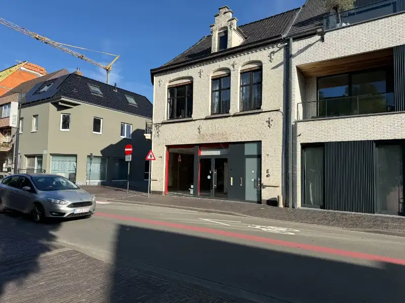 Handelsruimte te huur van 319 m² foto 3