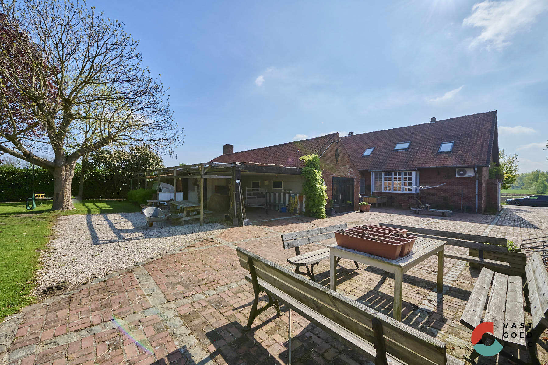 Rustig gelegen karaktervolle hoeve met zicht op de weilanden foto 36