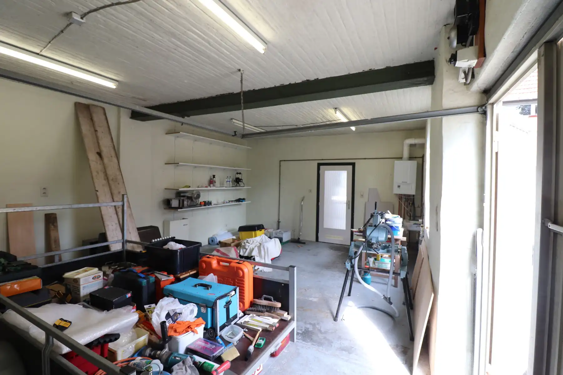 Een woning met 2 slaapkamers, garage en tuin. foto 7
