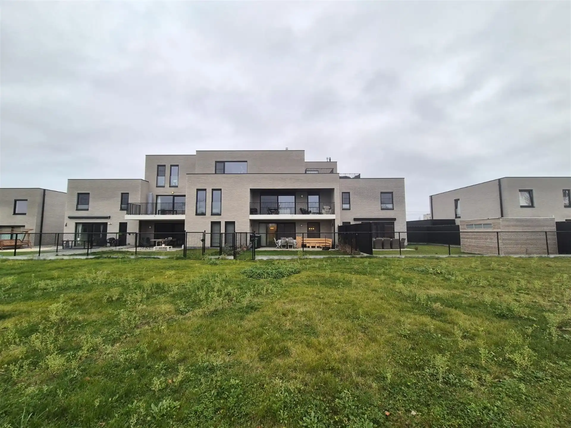 Energiezuinig gelijkvloers appartement met 2 slaapkamers en tuin. foto 16