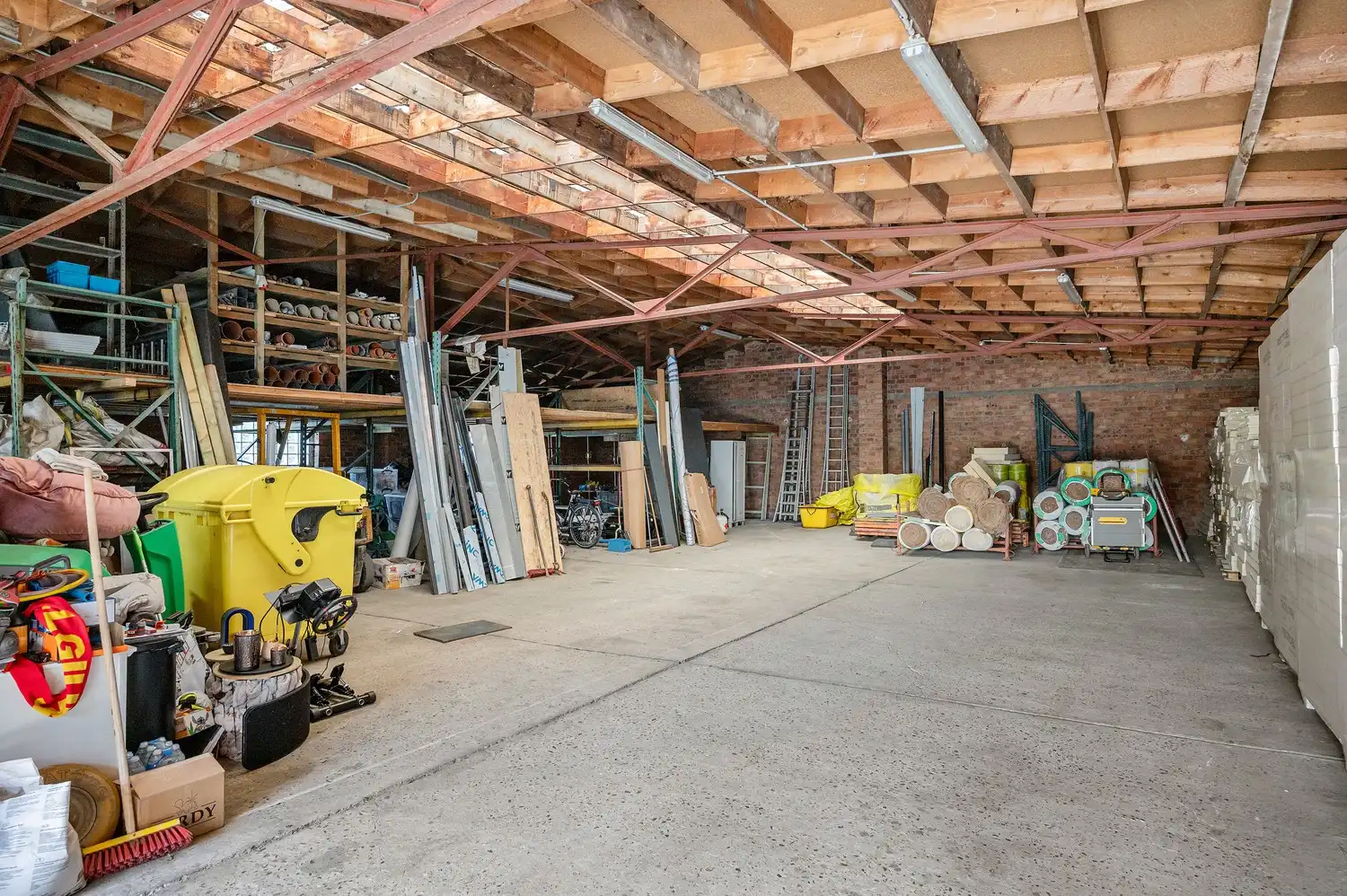 Ruime, degelijke gezinswoning met magazijn op een perceel van 930 m². foto 35
