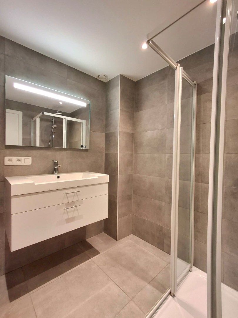 GERENOVEERD APPARTEMENT MET 2 SLAAPKAMERS, GARAGE EN TERRAS IN HET CENTRUM VAN EINZE foto 4