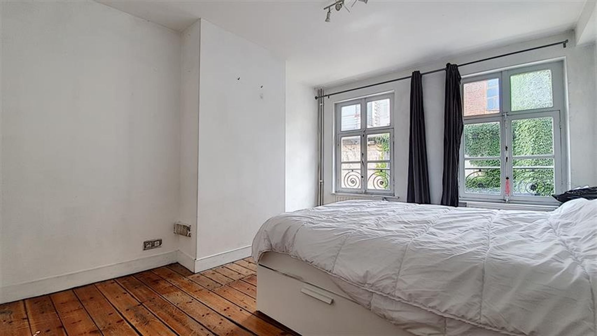 BRUSSEL / In historische Zavel wijk - Prachtig triplex appartement met 3 slaapkamers foto 6