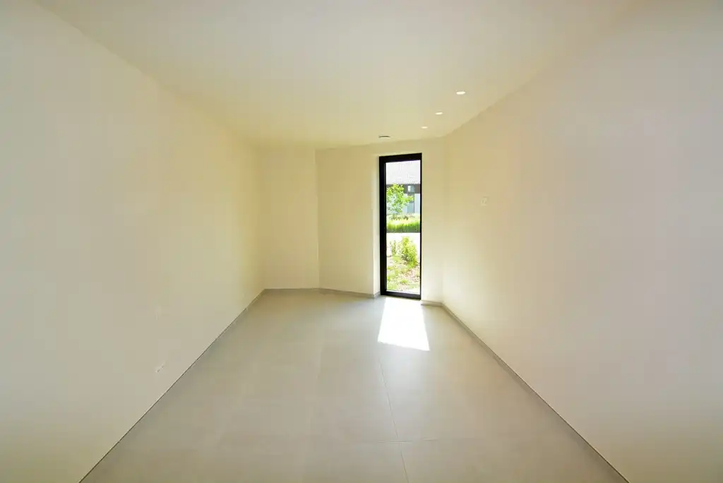 Gelijkvloers nieuwbouwappartement 124 m² met 2 slpk, tuintje en 2 autostandplaatsen. foto 12