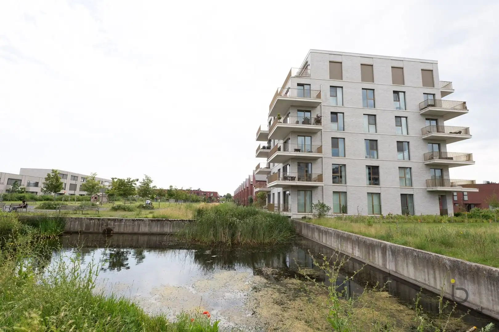 WONEN IN STIJL: een knap 2-slaapkamer appartement op de 3de verdieping met terras te Deurne-Zuid! foto 38