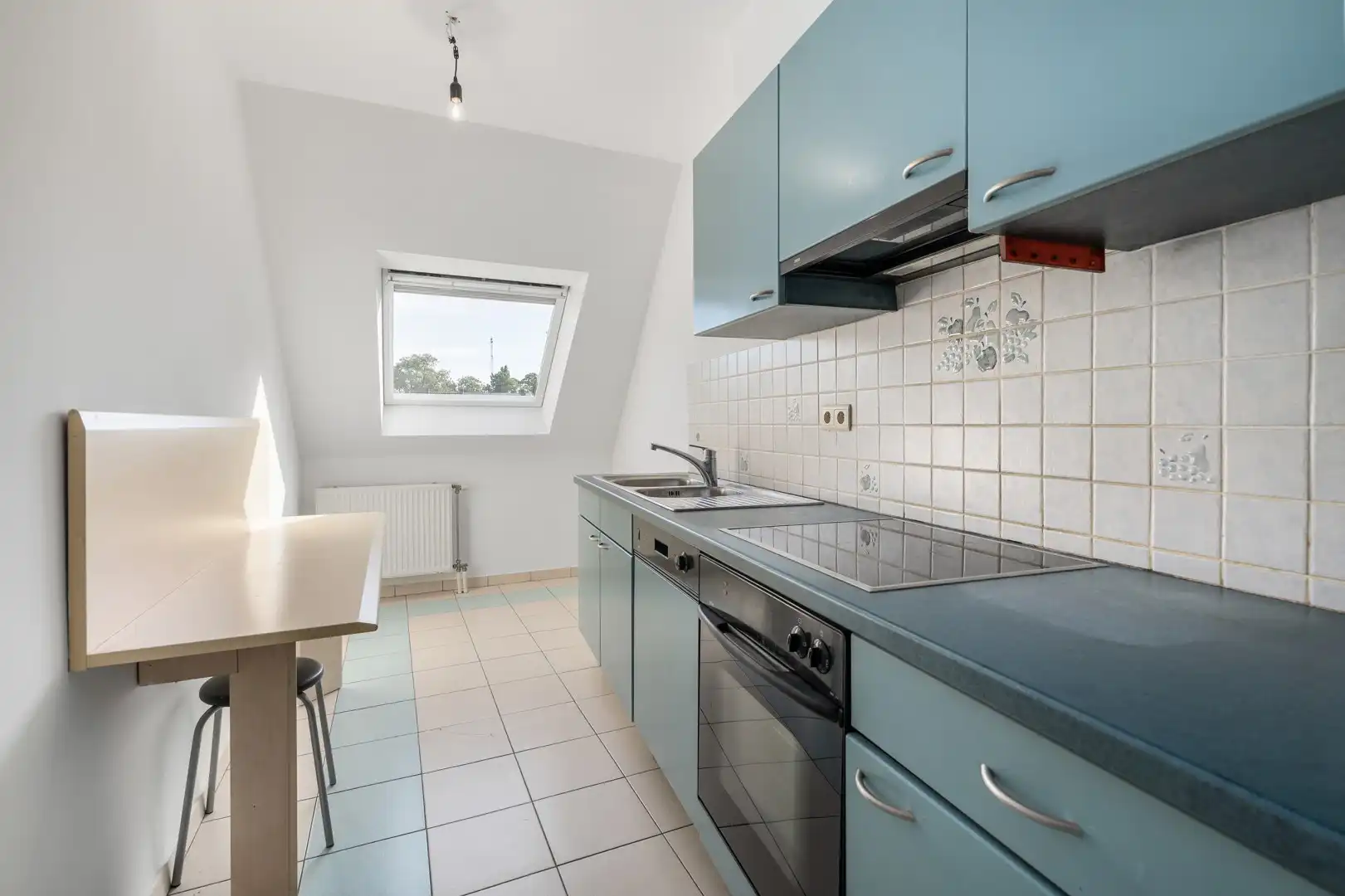 Instapklaar appartement met garagebox aan de markt van Olsene foto 9