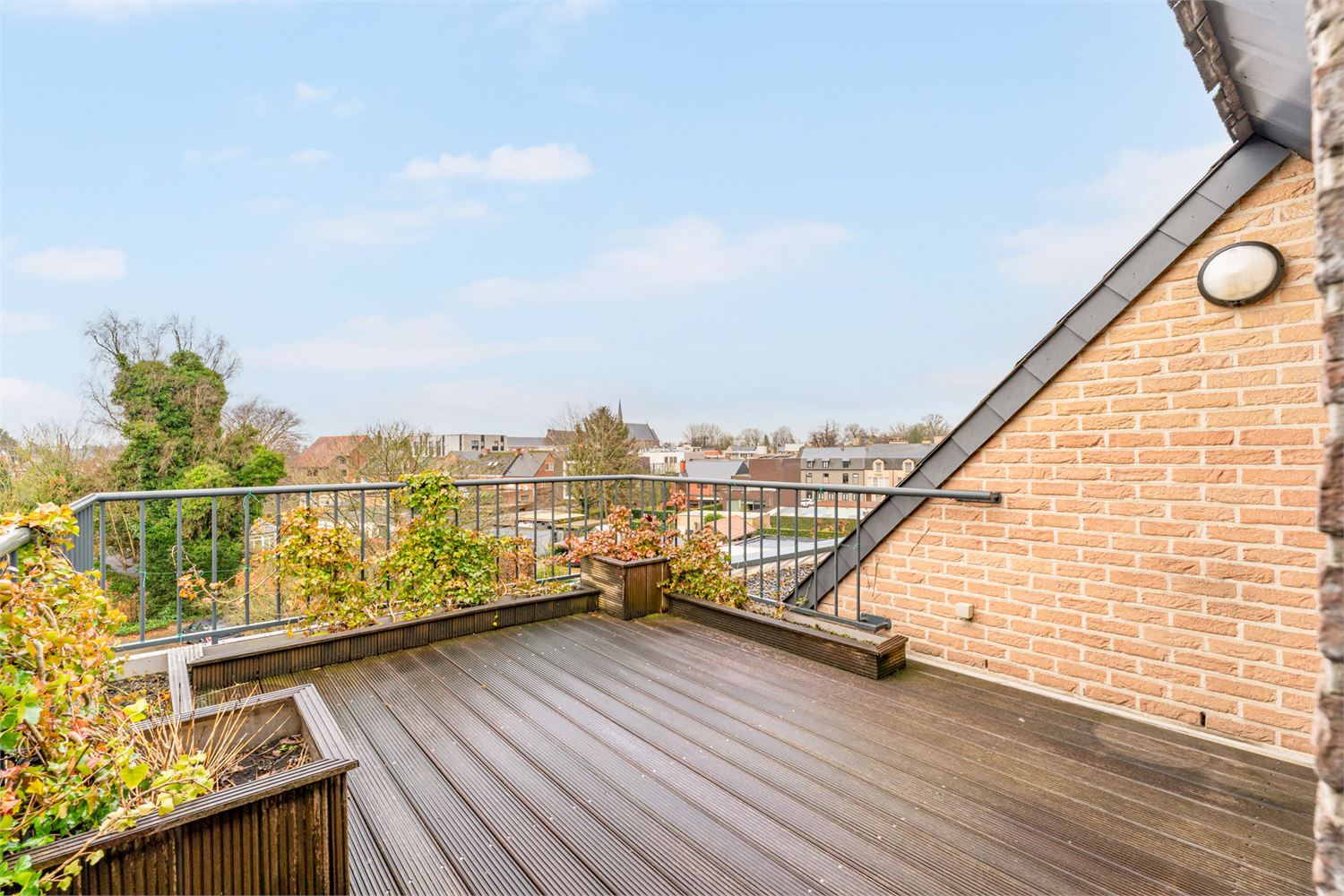 DAKAPPARTEMENT MET 1 SLAAPKAMER, FIJNE WOONKAMER EN AUTOSTAANPLAATS foto 5