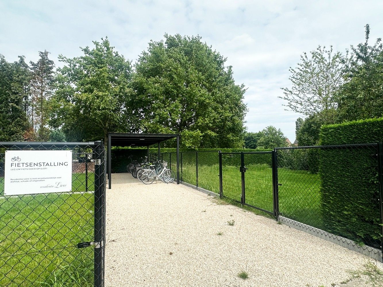 Prachtig ruim gelijkvloers appartement met 4 slaapkamers & tuin in Lier! foto 16