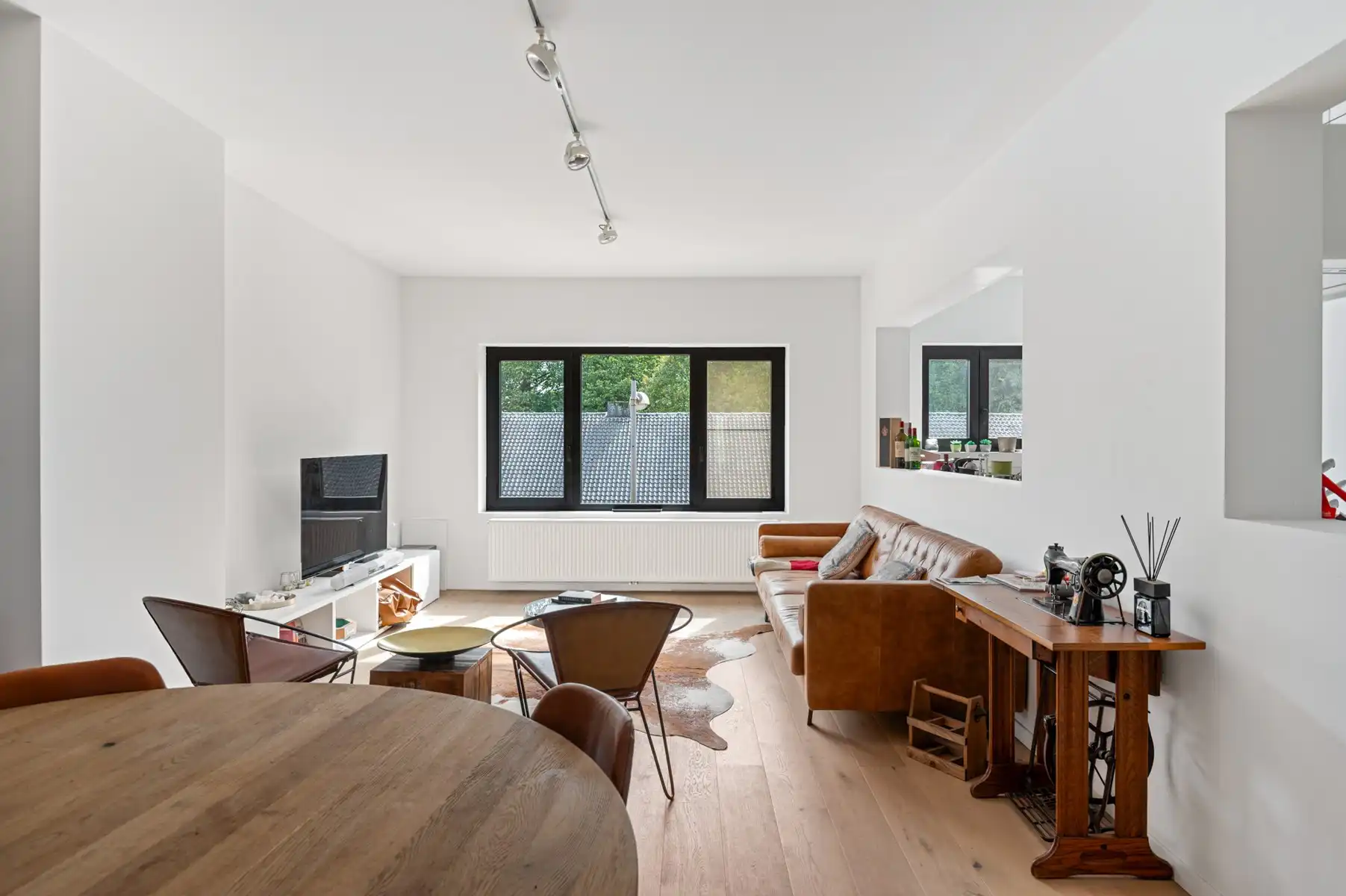 IN OPTIE !! Instapklaar appartement in hartje Wilrijk foto 2