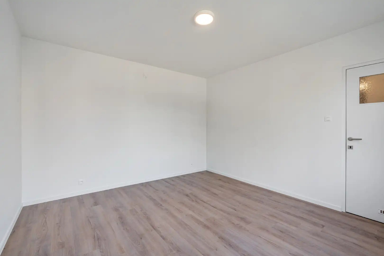 Stijlvol gerenoveerd appartement met moderne uitstraling in het centrum van Maaseik!  foto 21