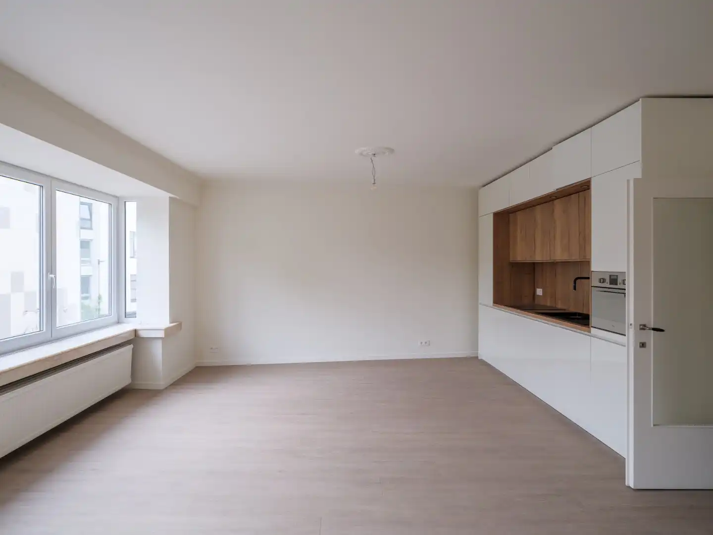 Stijlvol gerenoveerd, lichtrijk tweeslaapkamerappartement foto 2
