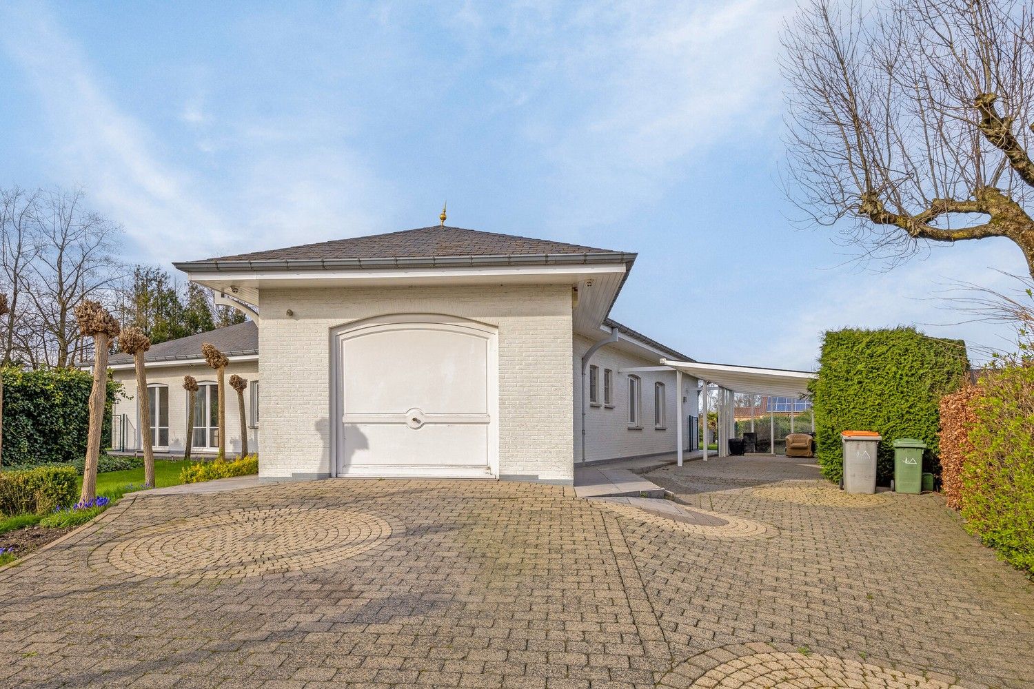 Ruime, gelijkvloerse villa met zwembad en poolhouse op een perceel van 3.234 m² foto 3