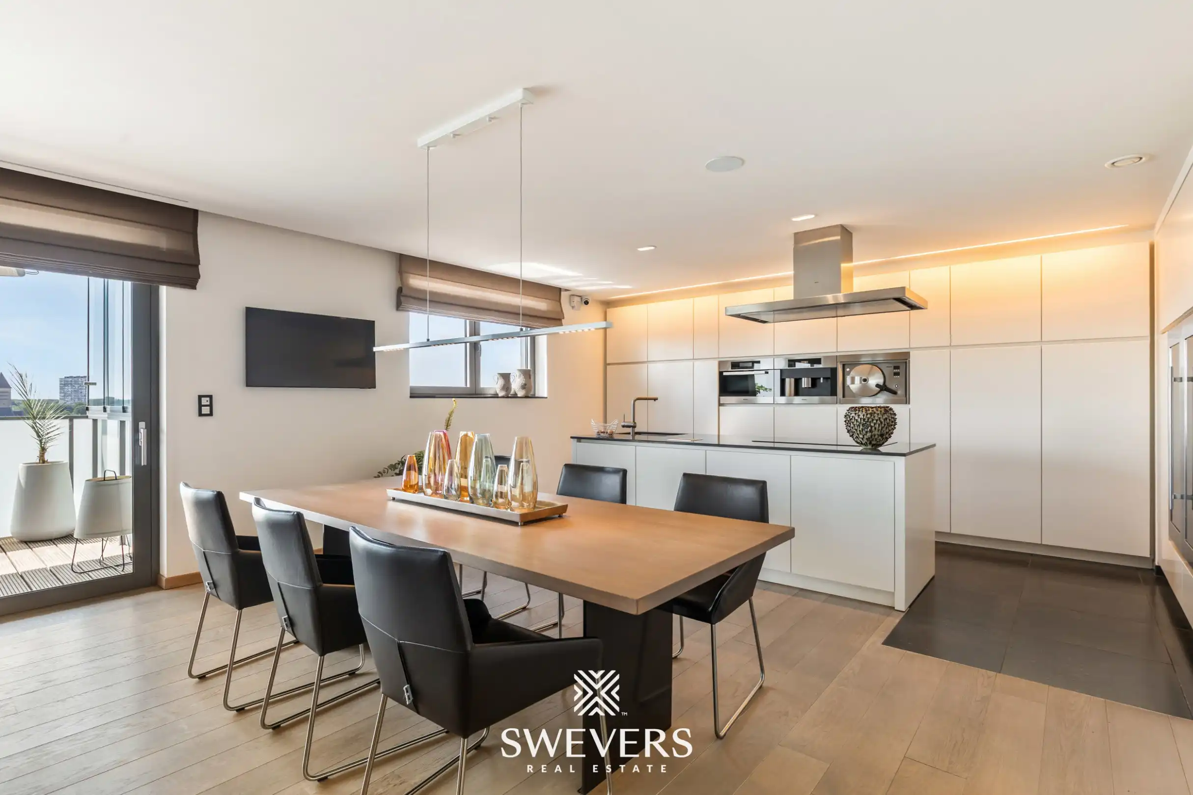 Exclusief penthouse met veel lichtinval en ruim panoramisch terras met prachtig ver uitzicht in centrum Genk foto 10