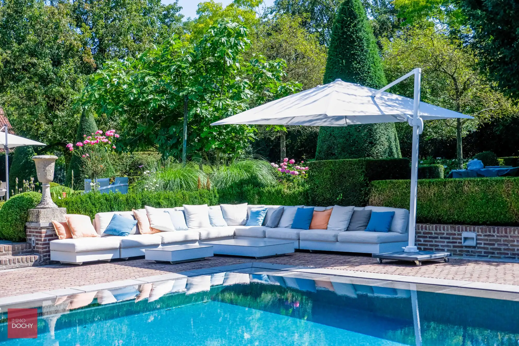 Ruim villa-landhuis met zwembad en poolhouse foto 16