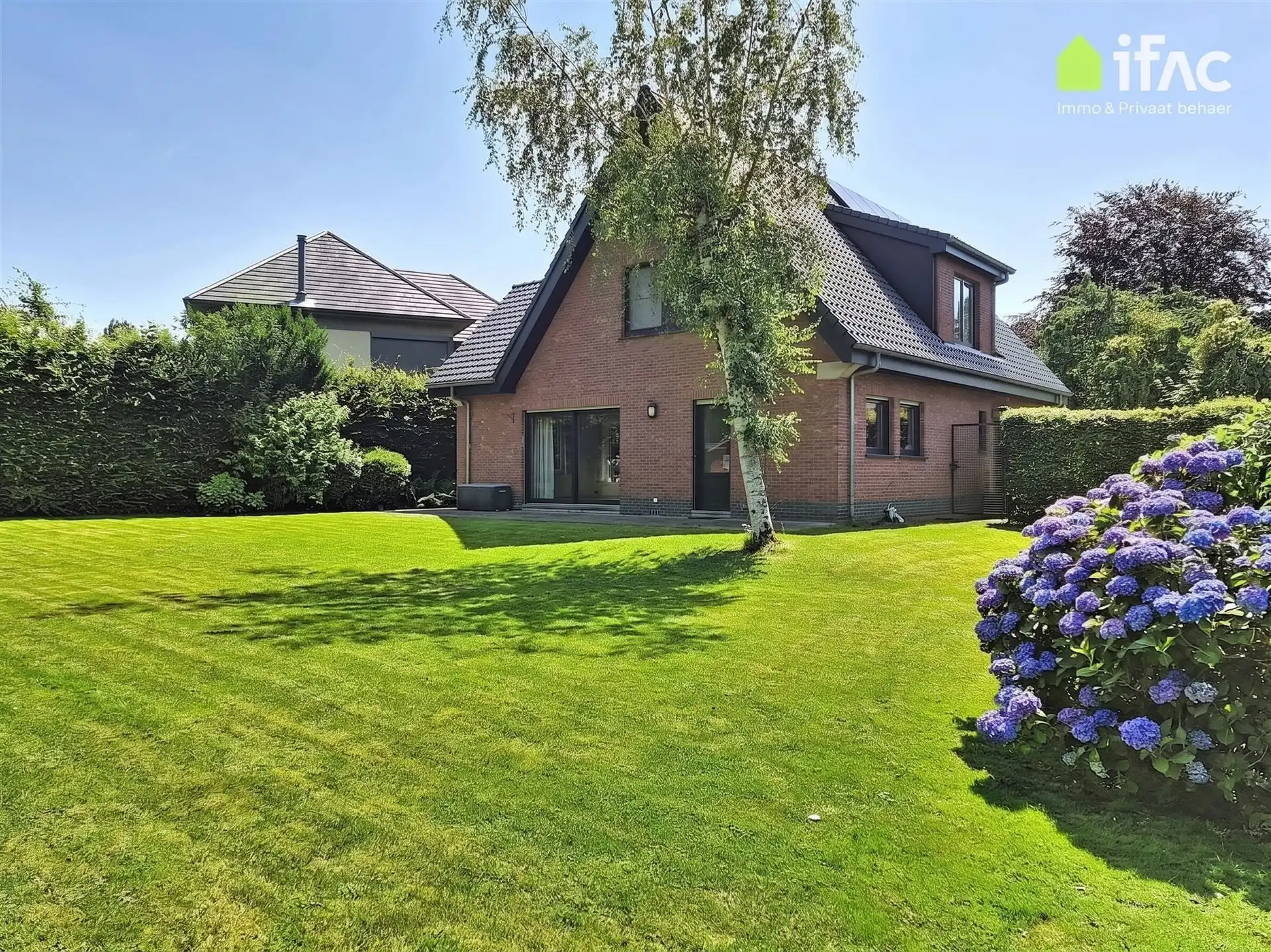 Rustig gelegen gerenoveerde villa in perfecte staat foto 12