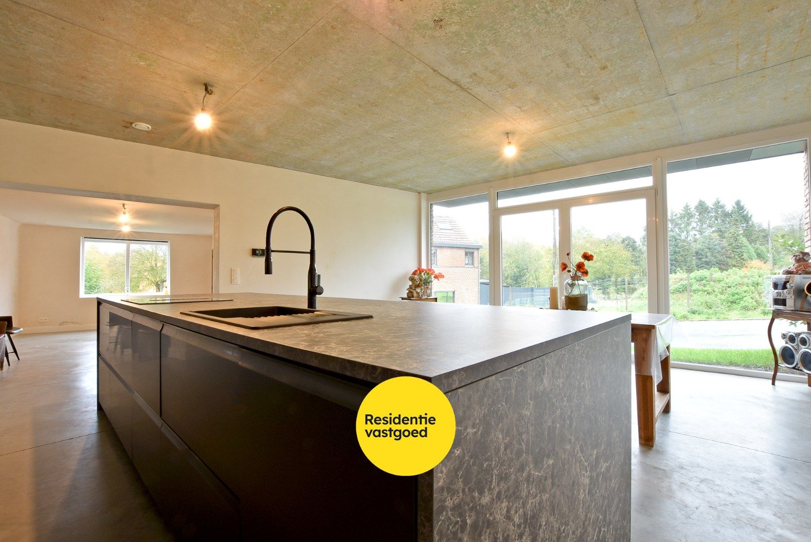 Halfopen nieuwbouwwoning aan de voet van de Zwarte Berg foto 6