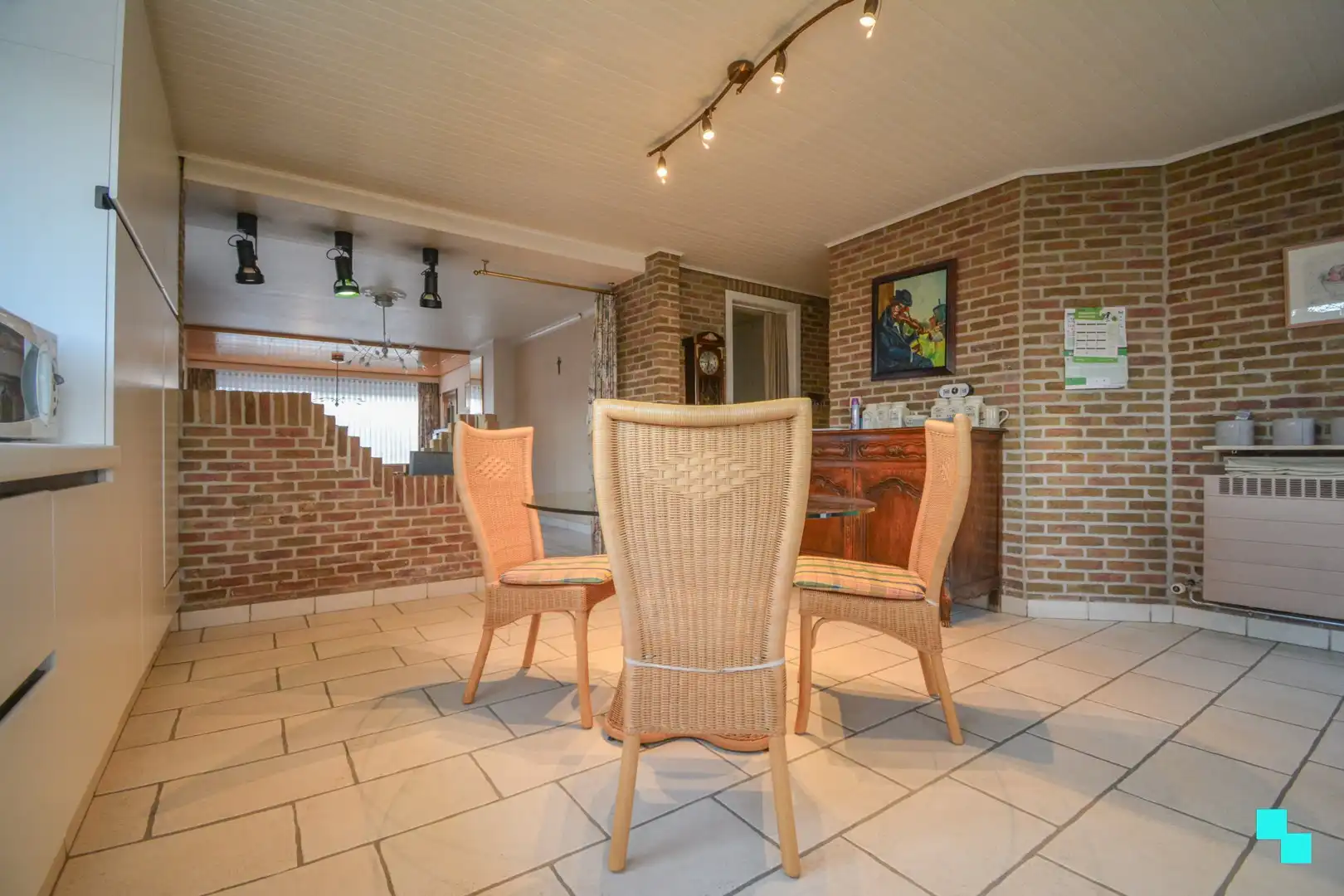 Verrassend ruime HOB met praktijk te Sint-Henricus foto 9