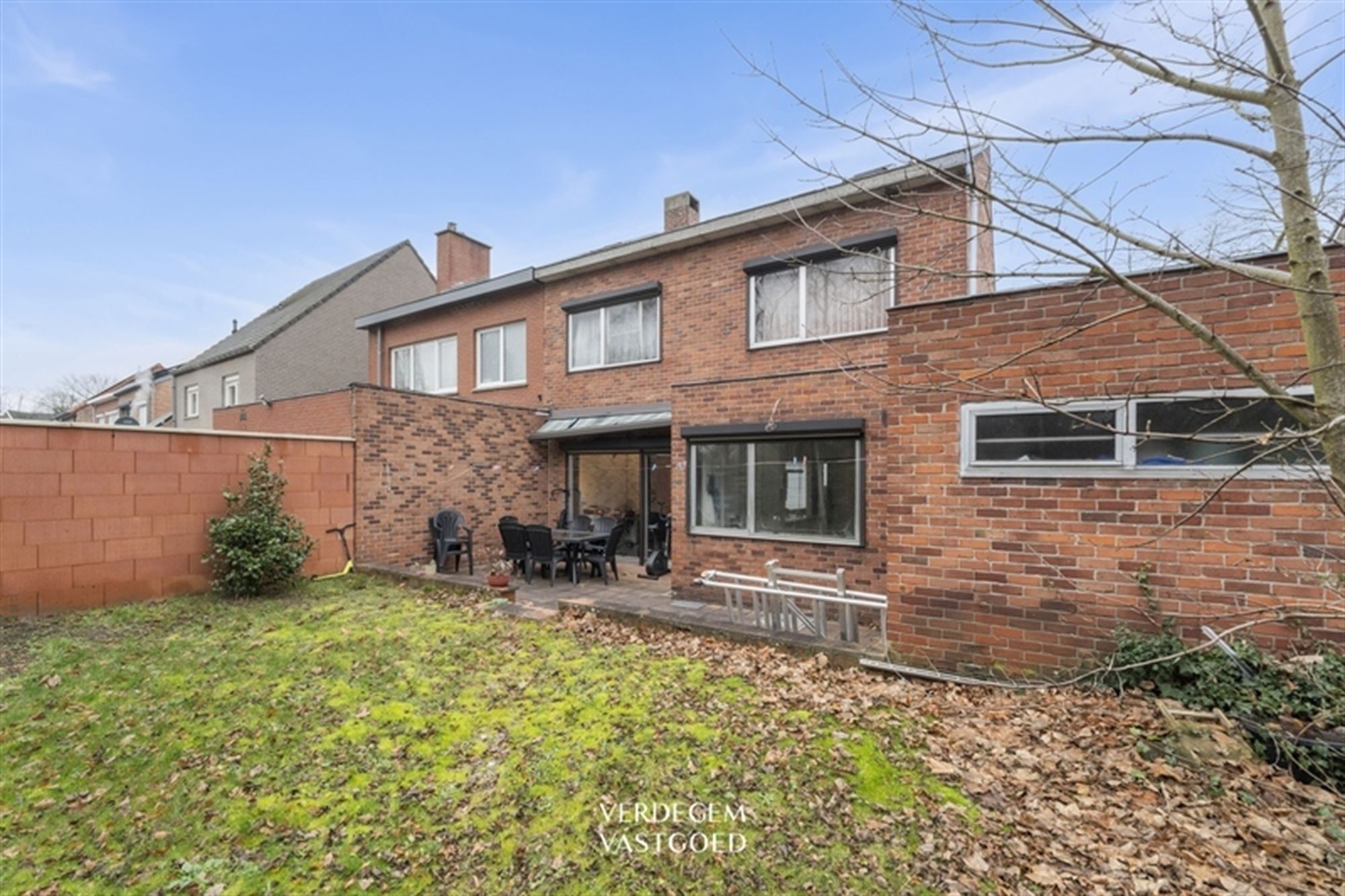 Ruime woning met 5 slaapkamers, zuidwestgerichte tuin en inpandige garage met oprit in een rustige straat foto 19