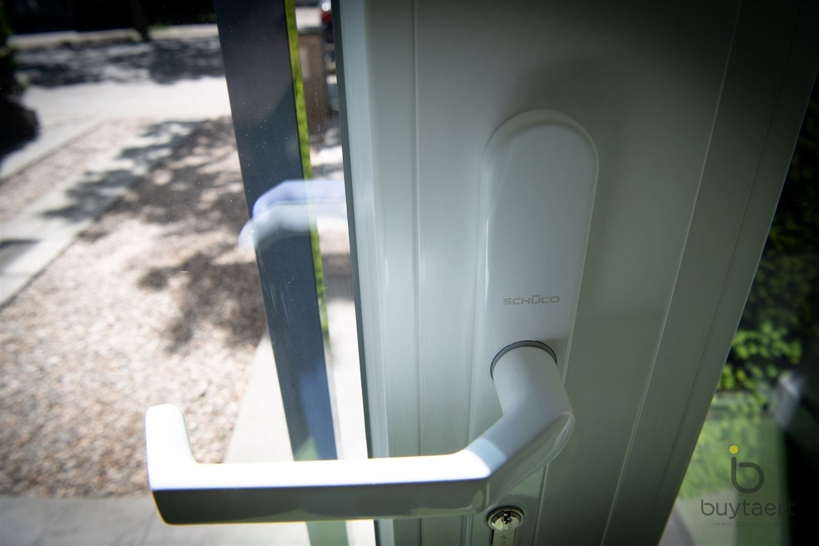 Instapklare éénsgezinswoning met drie slpks en tuin! foto 7