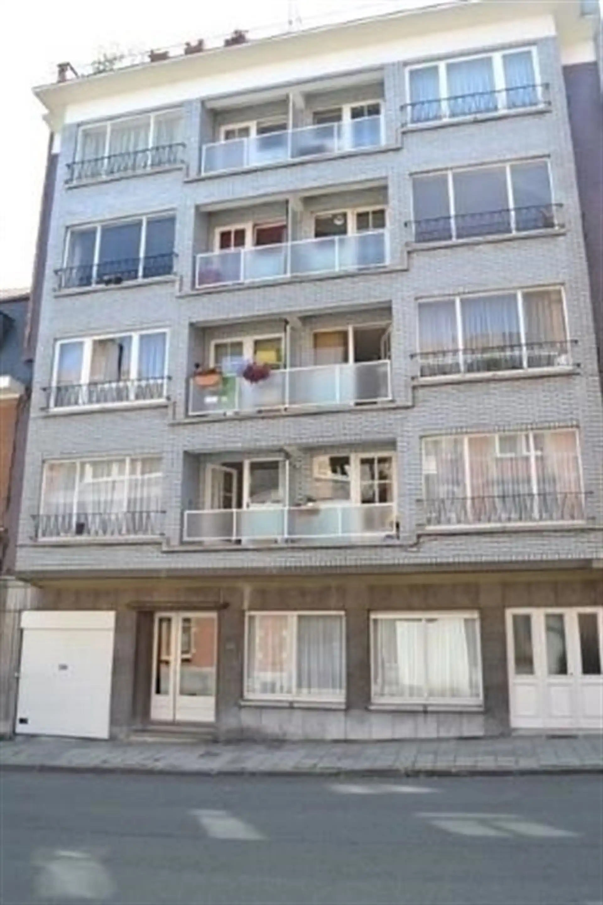 1SK gerenoveerd apartement met balcons - Schaerbeek  foto {{pictureIndex}}