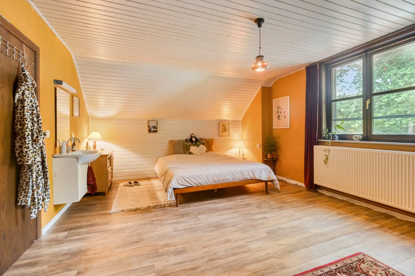 Ruime woning met 5 slpks gelegen op een rustige locatie met een vlotte verbinding naar de omliggende gemeenten !  foto 20