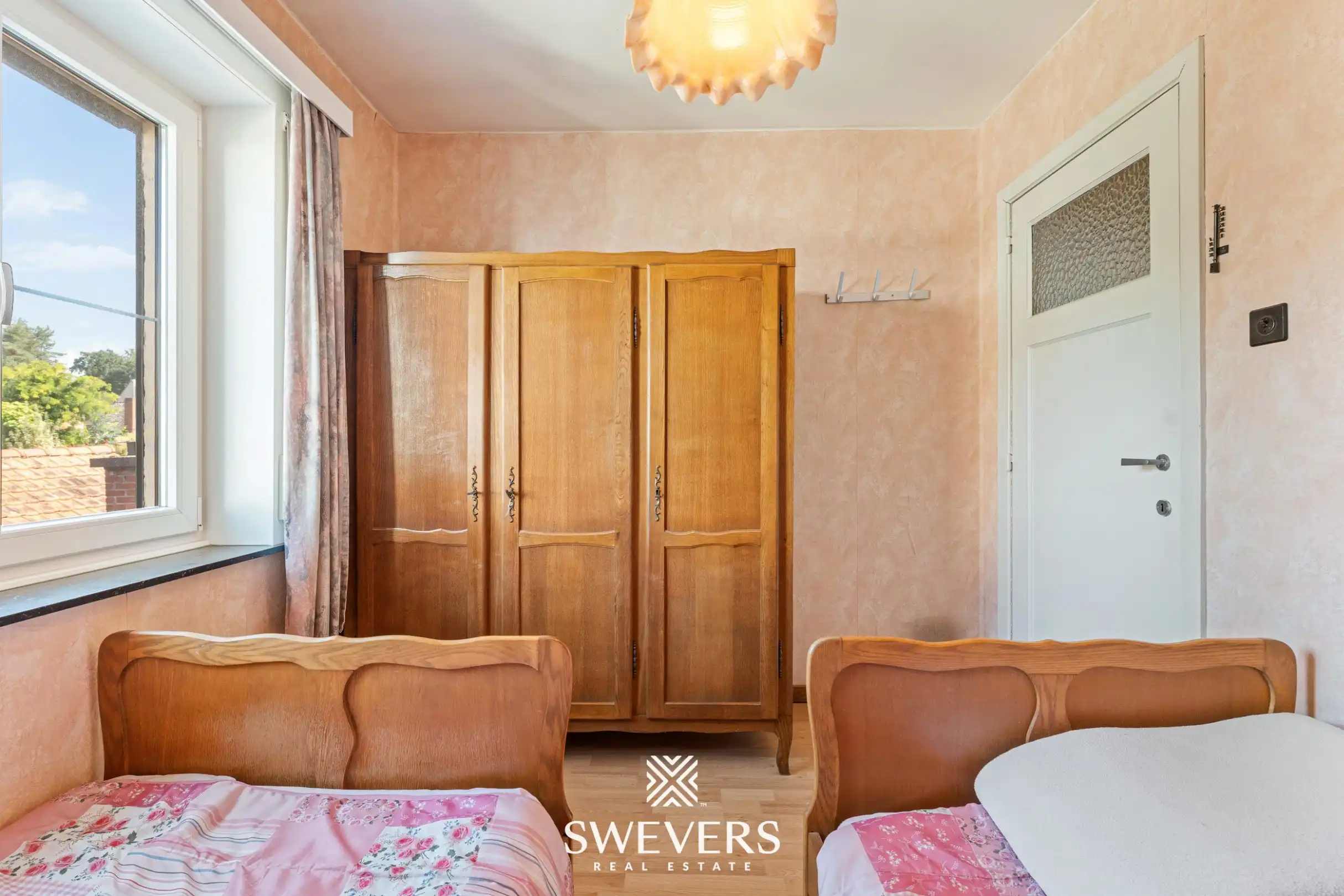 Uitstekend gelegen woning met 4 slaapkamers en mooie tuin foto 20
