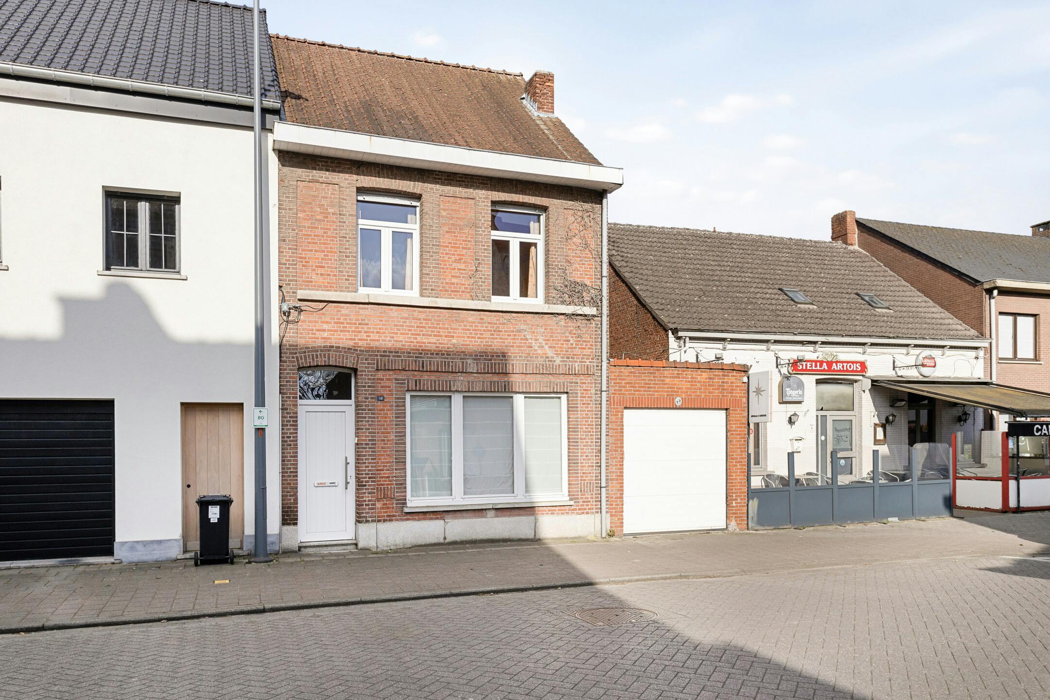 Op te frissen gezinswoning in het centrum van Brecht! foto 3