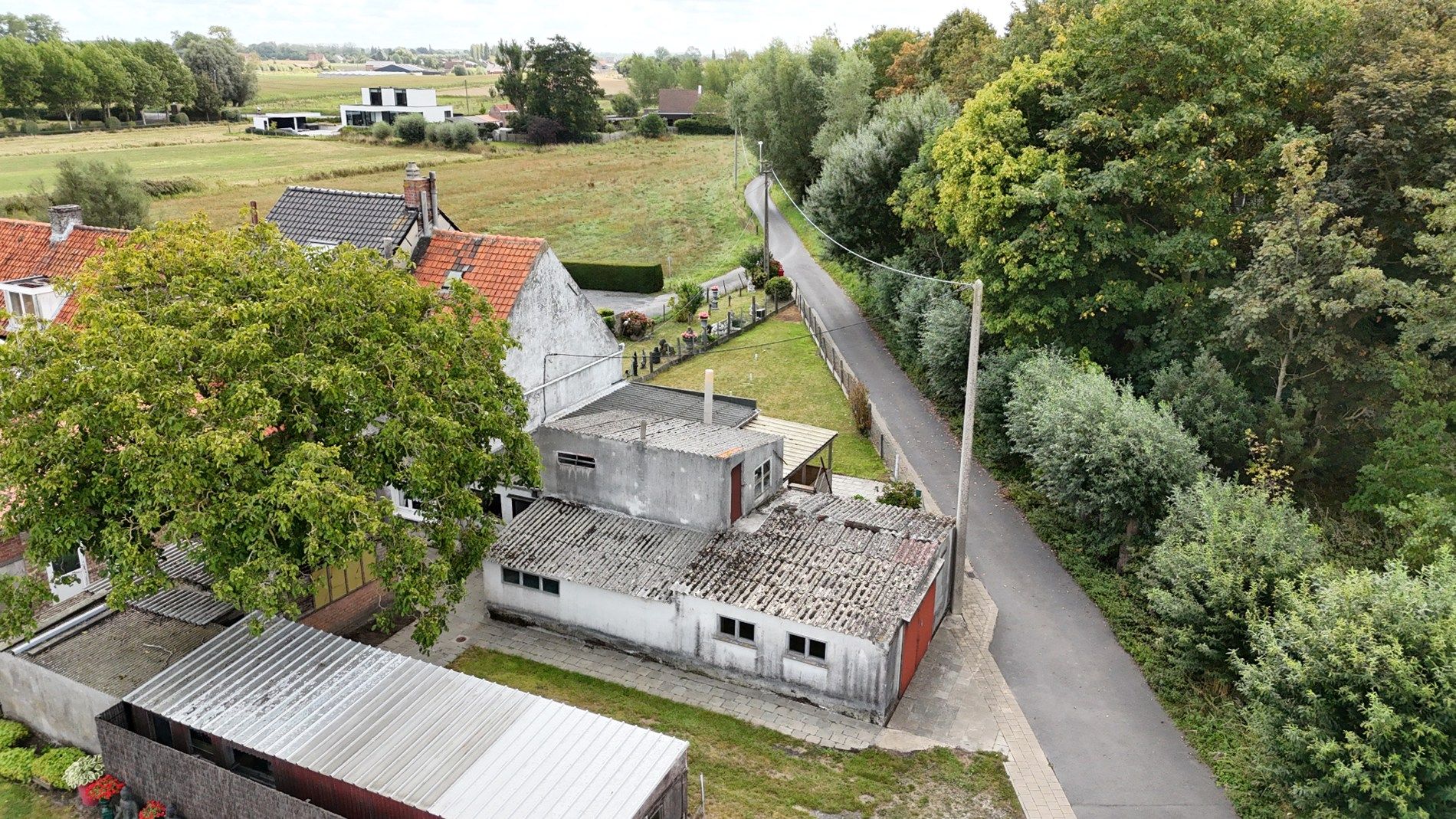 Woning met 3 slaapkamers tuin en garage te Gistel foto 2